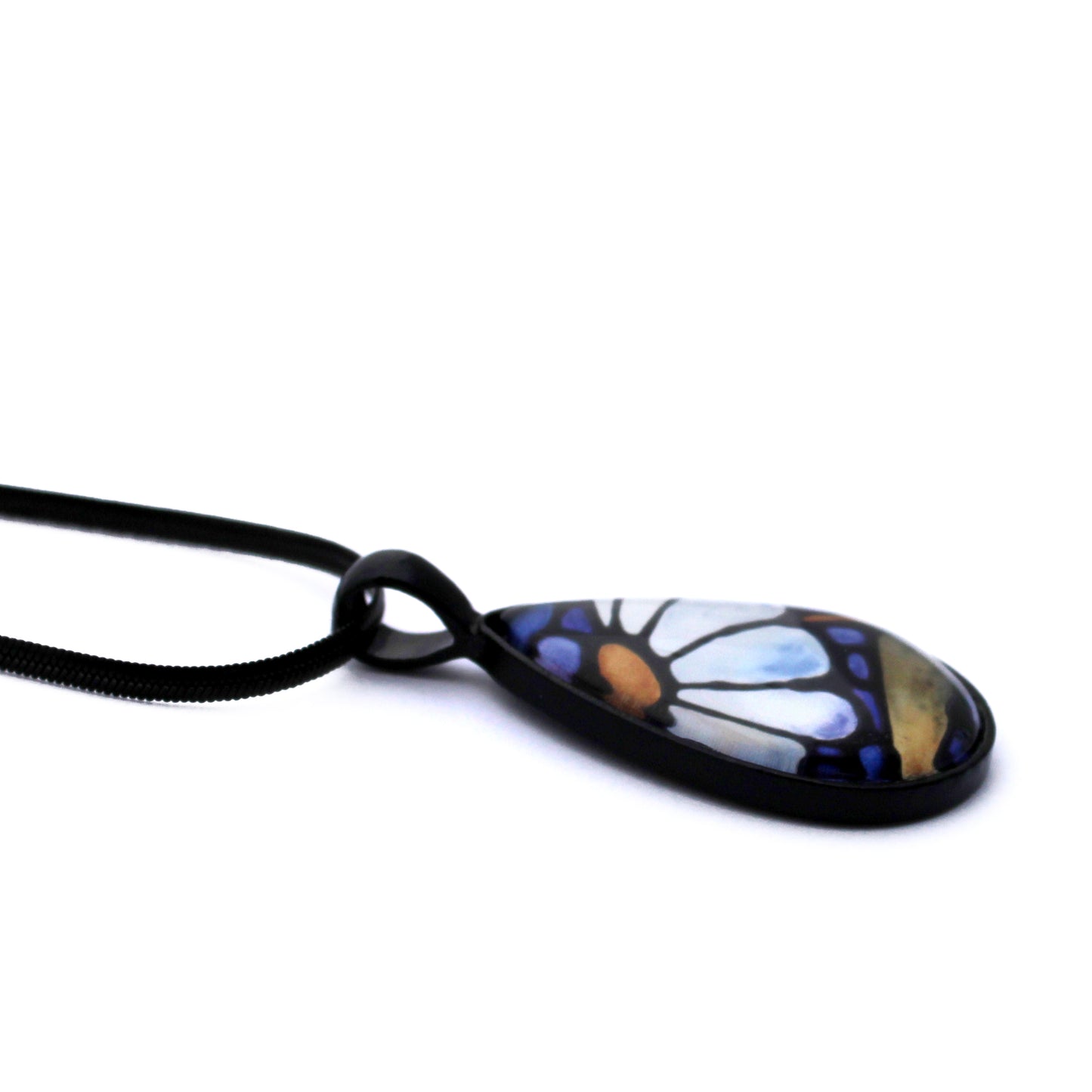 White Daisy Black Teardrop Necklace